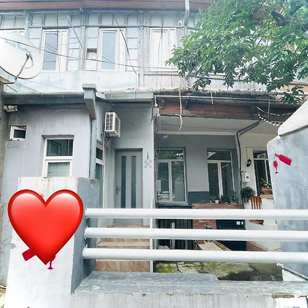 Nutsa'S Apartment In Old 트빌리시 외부 사진